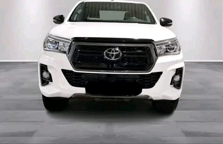 Toyota Hilux 2.4 150 ch D-Cab 4WD SR automatique