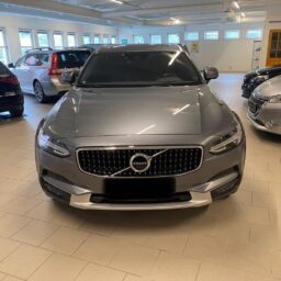 Volvo V90 Cross-CountryD4 AWD automatique.