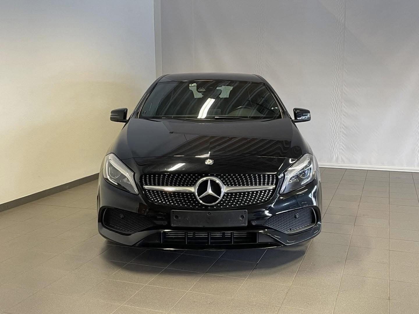 Mercedes-Benz Classe A A180 aut / Ligne AMG / Lumière LED / Caméra de recul / Nouveau service