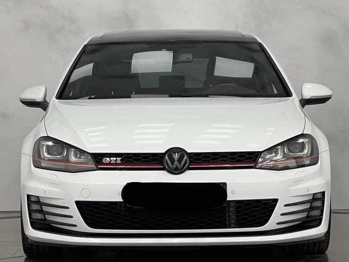Volkswagen Golf GTI PERFORMANCE 2.0 / DSG /PANO/ H&R/ NAVI