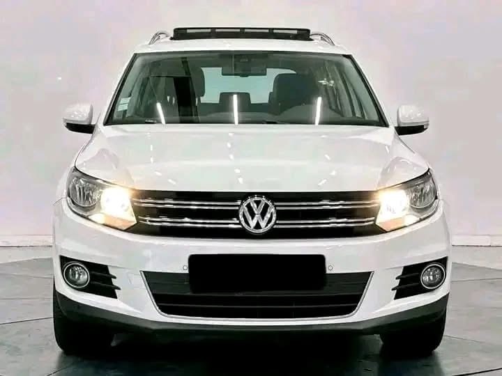 VOLKSWAGEN TIGUAN 2.0 TDI 110 SPORTLINE / TOIT OUVRANT / PARK ASSIST
